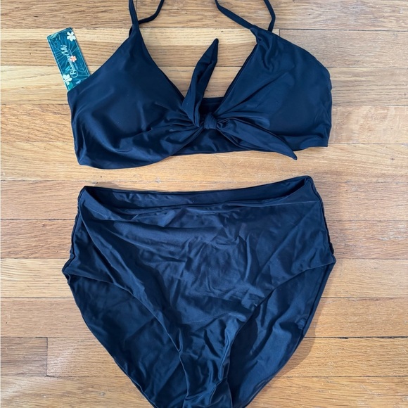 Timeless Black Bikini with Tie Details - Picture 6 of 7